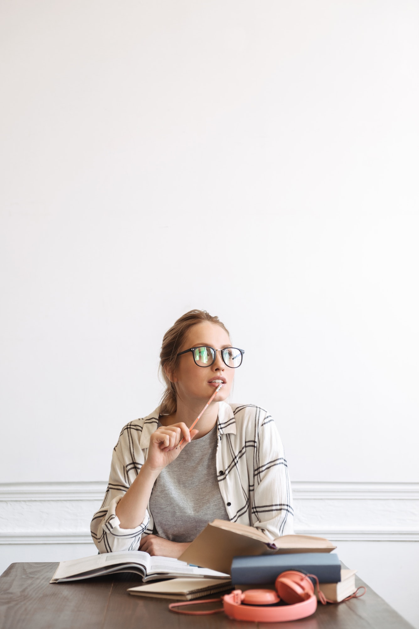 Attractive young girl student doing homework